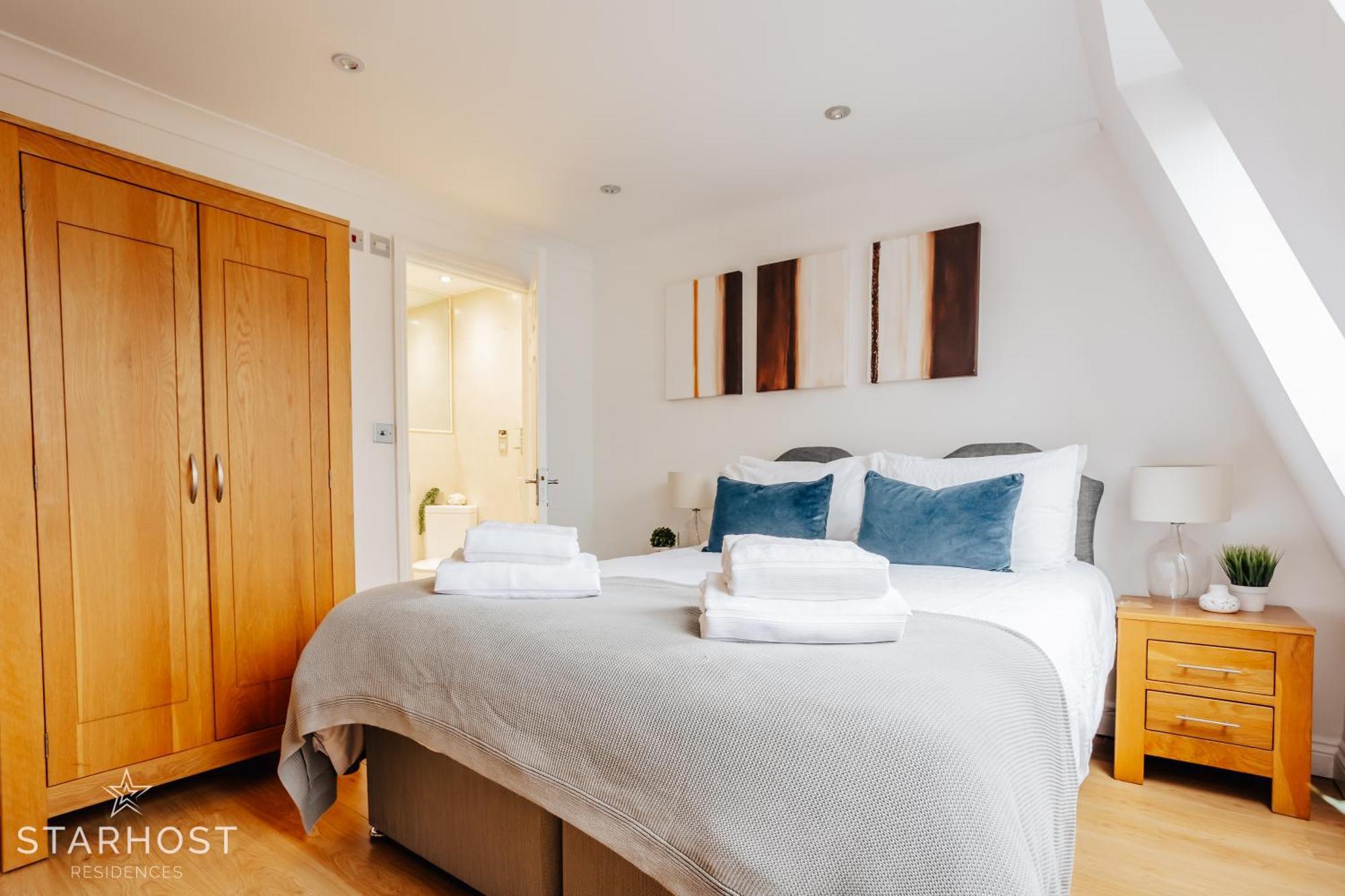 Central 3 Bed Apartment At Regents Court, Newbury Нюбъри Екстериор снимка