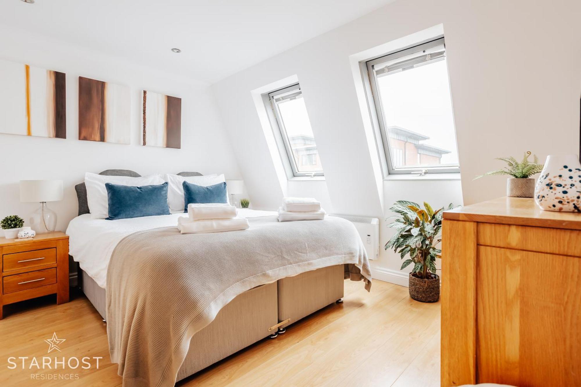 Central 3 Bed Apartment At Regents Court, Newbury Нюбъри Екстериор снимка