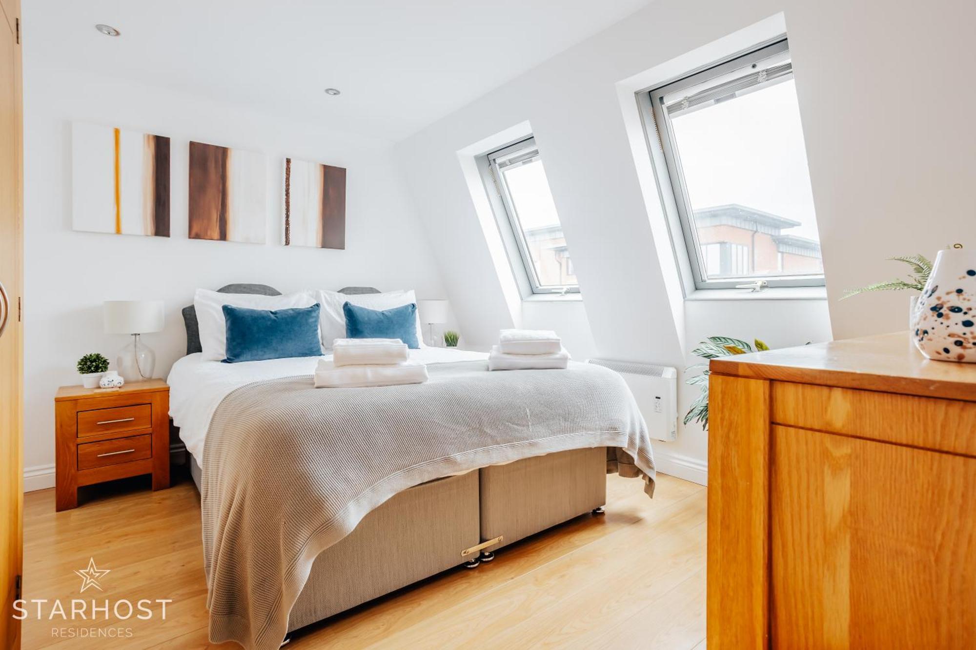 Central 3 Bed Apartment At Regents Court, Newbury Нюбъри Екстериор снимка