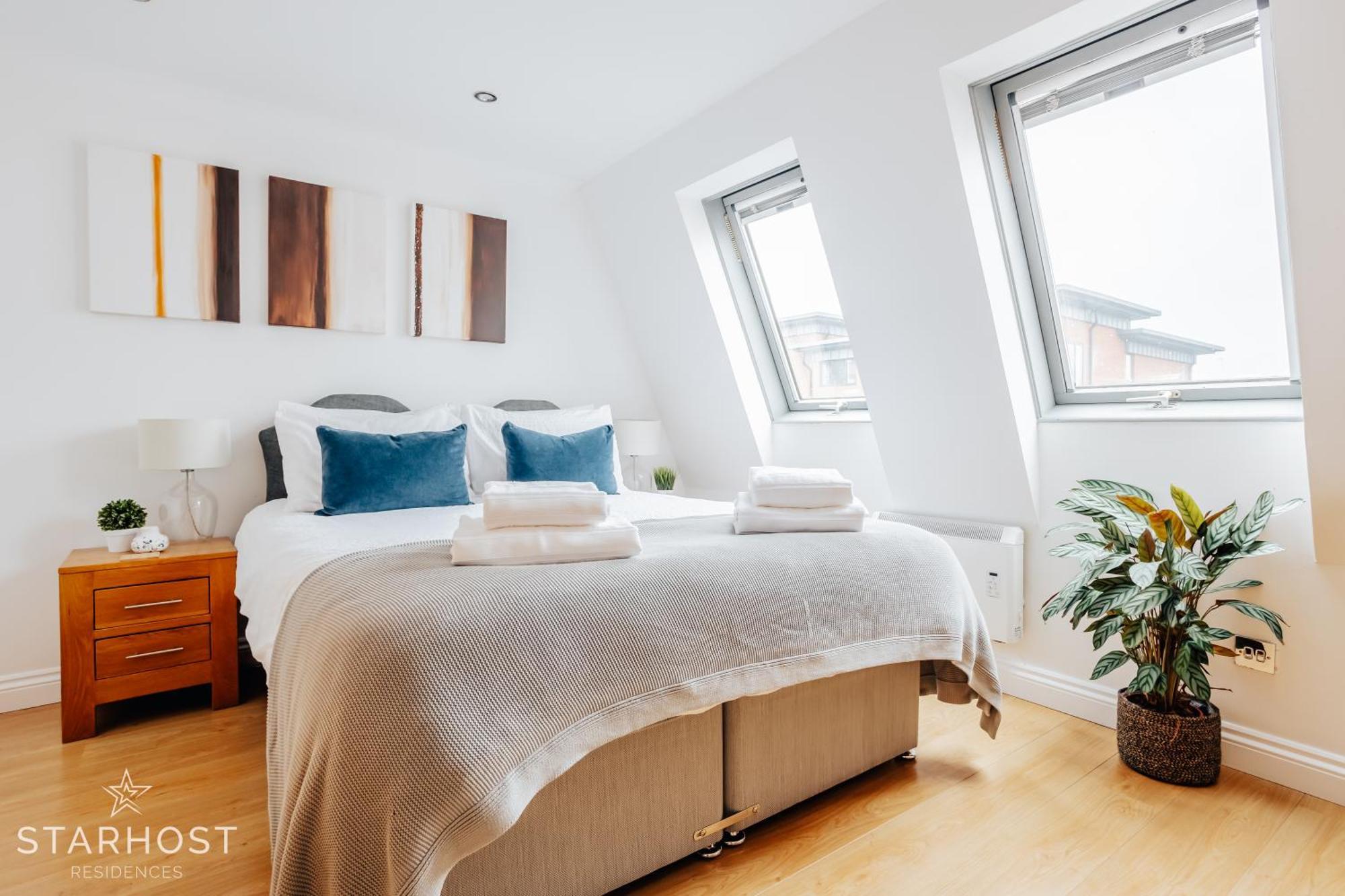 Central 3 Bed Apartment At Regents Court, Newbury Нюбъри Екстериор снимка